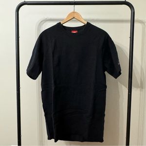MEDIUM BLACK NIKE SHIRT